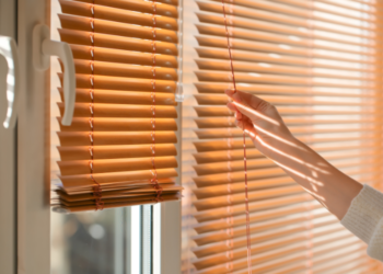 Cafe outdoor blinds